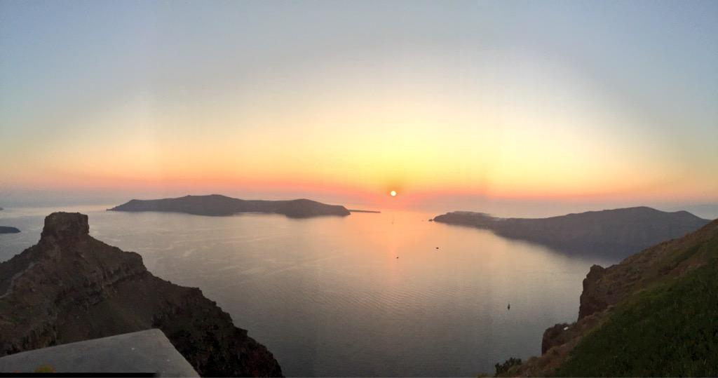 _frequentlyfly's tweet photo. @tholosresort The most beautiful sunset #santorini #Greece http://t.co/0TZTI7UQXd