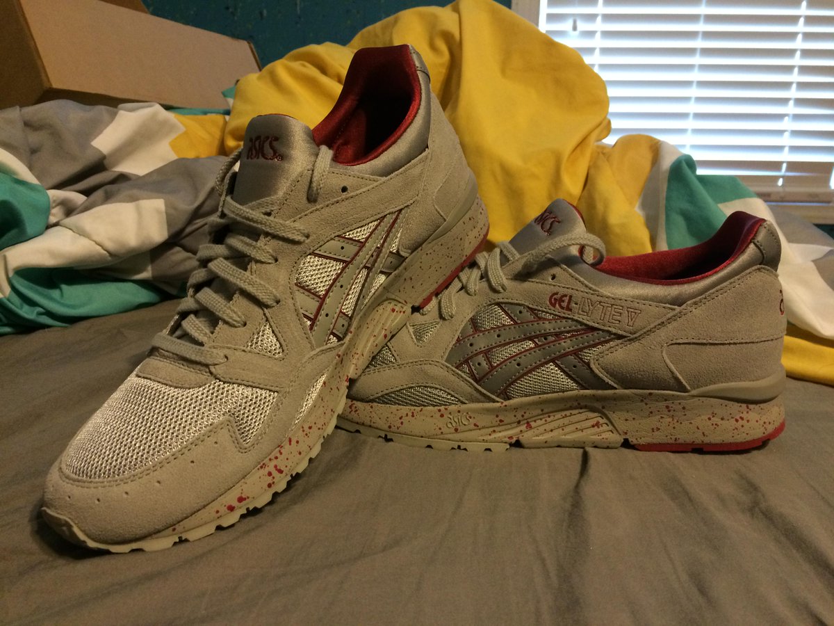 KPostageStamps's tweet photo. I got these DOPE Asics from @ShoeScout for FREE. Because they're awesome. Check em out!! http://t.co/4dpuMhunZ9