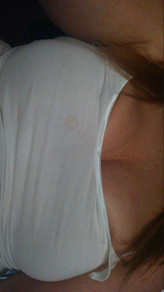 sammylawrencee's tweet photo. 15 favs and retweets and the shirt comes off http://t.co/mCw0JPBS0A