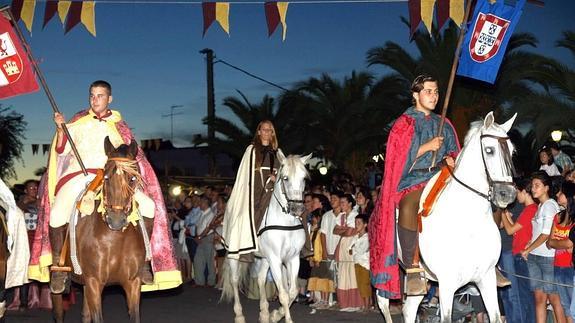 hoyextremadura's tweet photo. #Planes El festival de Alburquerque se celebrará del 13 al 16 de agosto http://t.co/qdKyyshXq9 http://t.co/AEWOaLP1wE