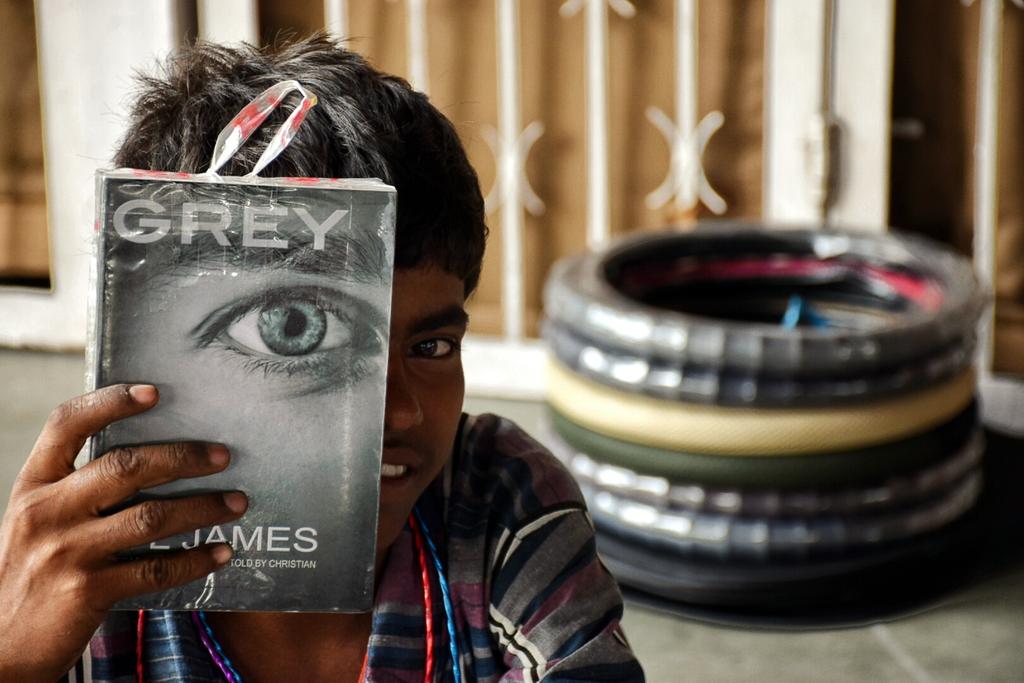 makanmaalik's tweet photo. The Darker Shades Of Grey.. #poorchildrens #uneducated #delhiindark #delhi #grey #children #photography #photographer http://t.co/sEbegDKjUM