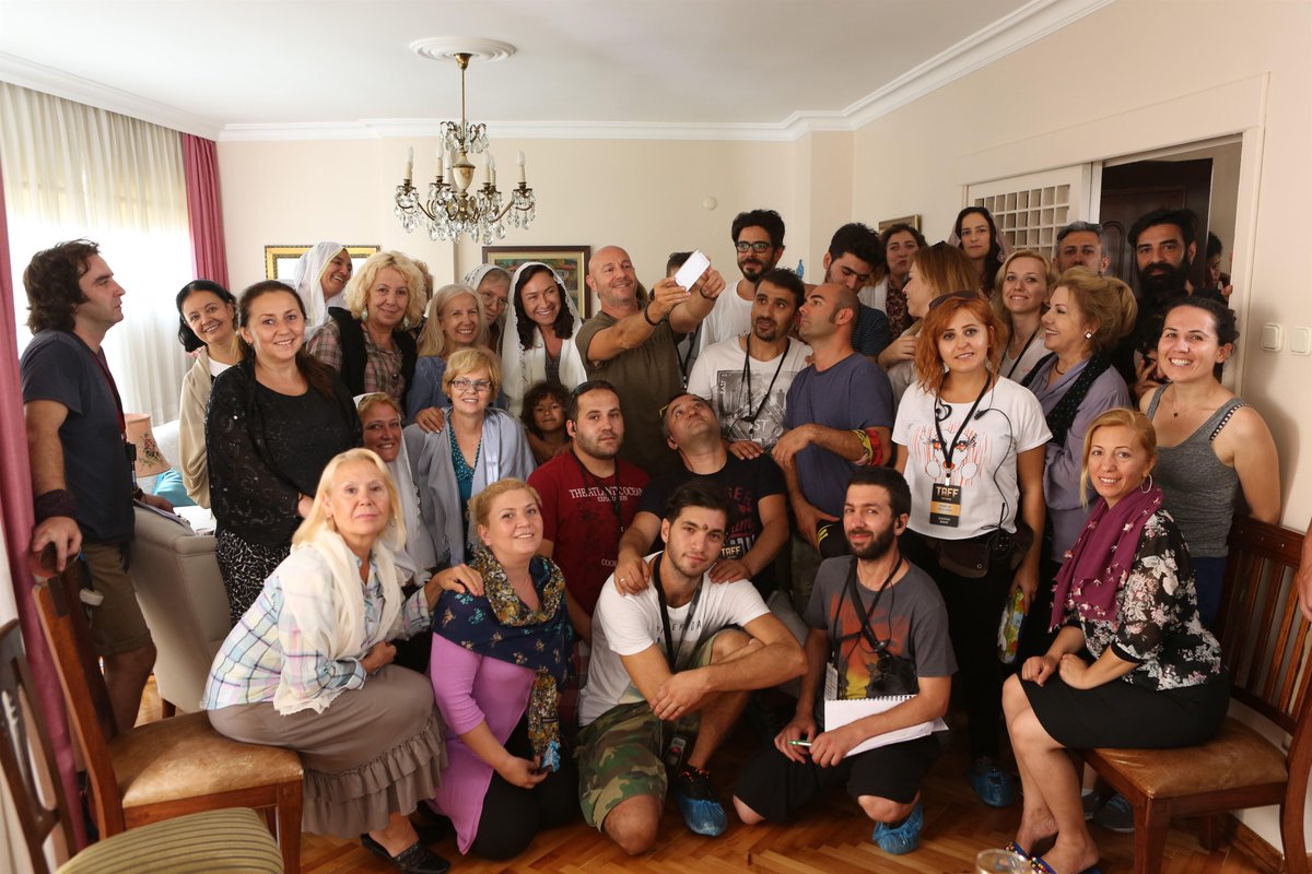 nadidehayat's tweet photo. Çağan Irmak yeni filmi için start verdi! TAFF Pictures yapımı #NadideHayat isimli filmin çekimleri başladı! http://t.co/cYaZrXwSPj