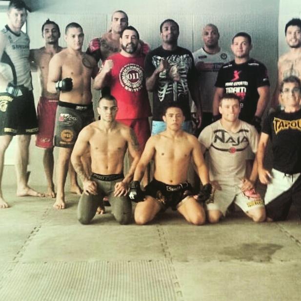 DiegoBrandaoMMA's tweet photo. Thanks guys ! OBRIGADO GALERA ! #011TEAM @pezaomma011 @FernandaoJunior #tmj #ufc #pride2015 http://t.co/72CXtIsfll