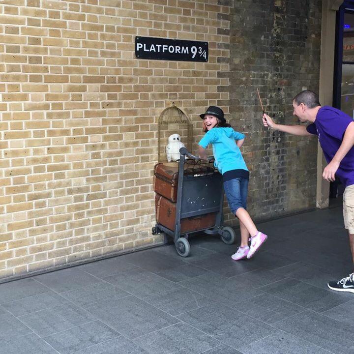Peegesncrm's tweet photo. @WalkerMiddleIB #wolvessummer15 Jess continues on her trip &amp; stops in London! She's Gryffindor w/ a bit of Slytherin. http://t.co/wqTXFke4jQ