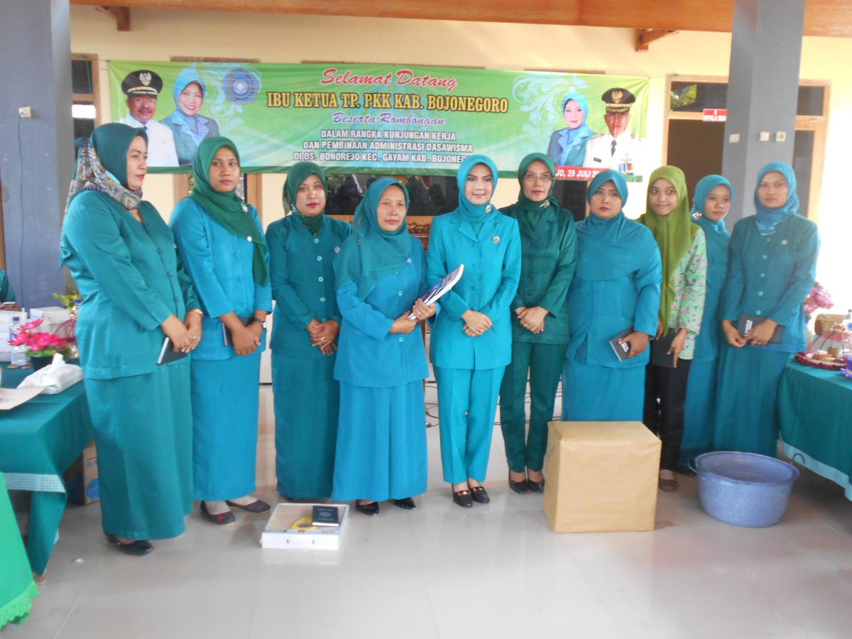 Kunjungan kerja Ketua TP. PKK Kabupaten Bojonegoro di Desa Mojodelik dan Bonorejo tanggal 29 Juli 2015