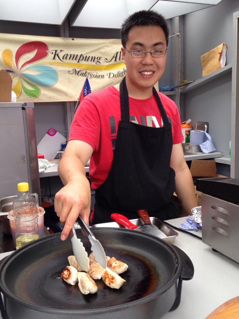 boxsmall_ed's tweet photo. Bring the kids to #boxsmall for #dinner & a #show! It is @edfringe after all! http://t.co/NvTmego3Ey