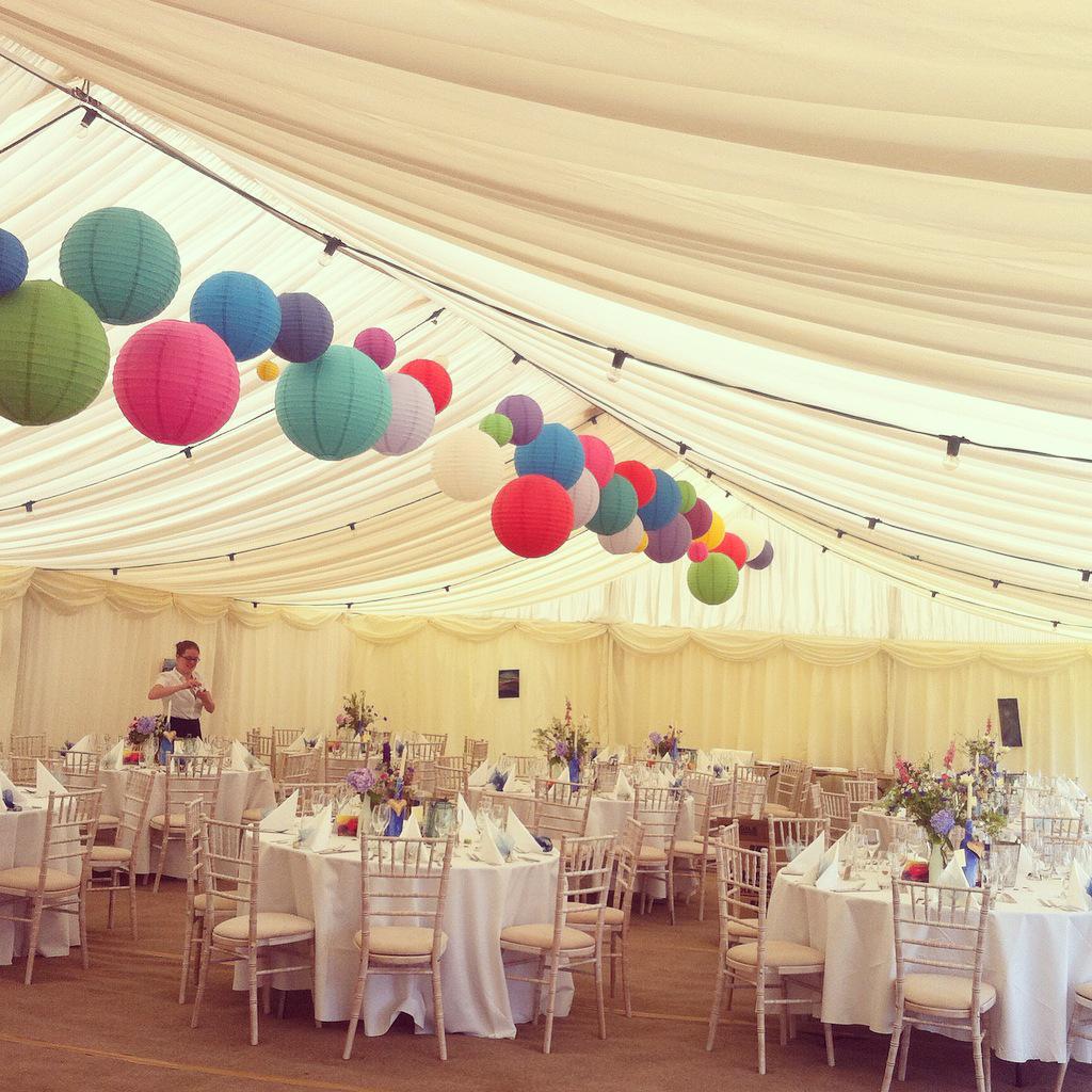 JacquelineWise1's tweet photo. Fab #marquee #Wedding on Sat! #Afternoontea #Hogroast #nakedweddingcake #cheese and @TheVintageBar! #Catering #chef http://t.co/OrVY0w2tyf