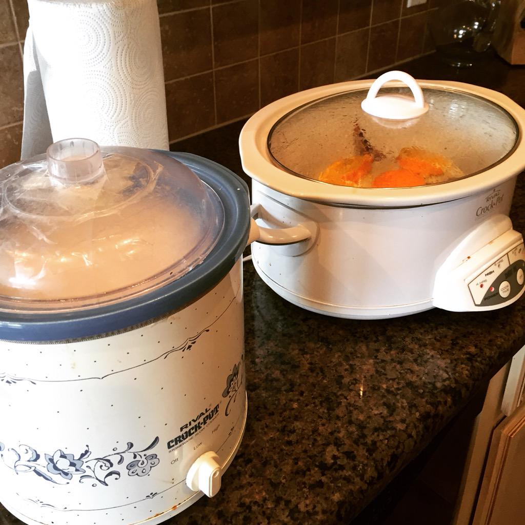 lemontreesoap's tweet image. Crockpots working hard! @lemontreesoap #destress in one, #dinner in the other!