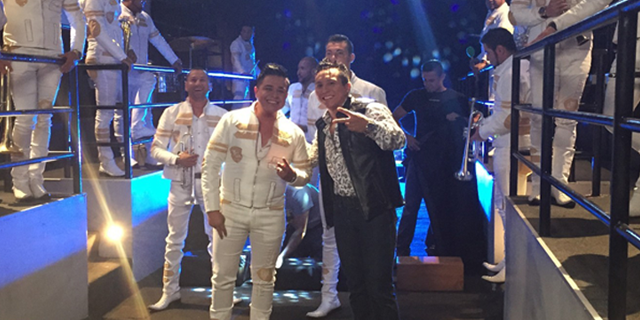kebuenaoficial's tweet photo. Tierra Sagrada y Edwin Luna ¡tienen tremenda discusión! Aquí toda la info >> http://t.co/UWVqJOa3Or http://t.co/P4XsxiehMK