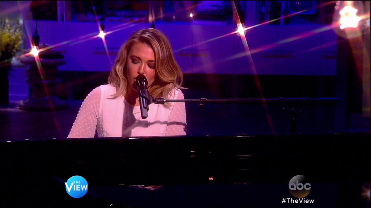 TheView's tweet photo. 🎶🎤"This is my fight song!"🎤🎶 #MyFightSongView @RachelPlatten

RT if you loved Rachel's performance! http://t.co/J7k5R6NpX0