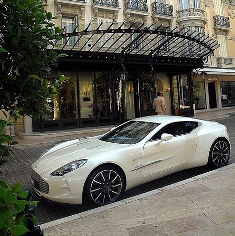 CarSwapMe's tweet photo. Aston Martin One-77 👏 http://t.co/RtGfFgMniZ