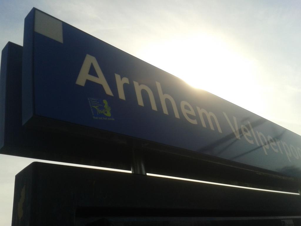 De zon schijnt, tijd om er op uit te gaan in eigen land.. #Nayadesticker