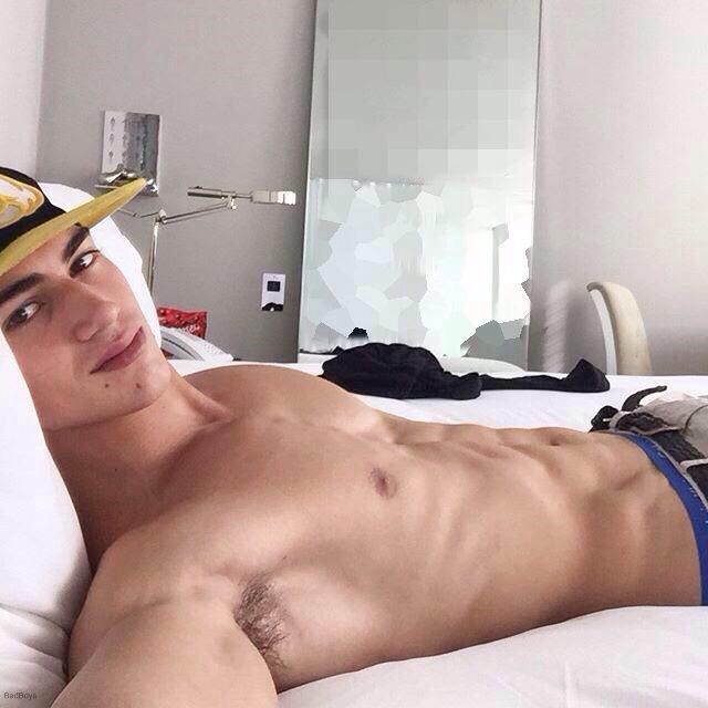 GayModelPeru's tweet photo. Este chibolo rico esta en lima Perú y quiere encontrar algun tio bueno a quien colearse retwt para encontrarlo!! 😊😘❤️ http://t.co/yn0QULPELt
