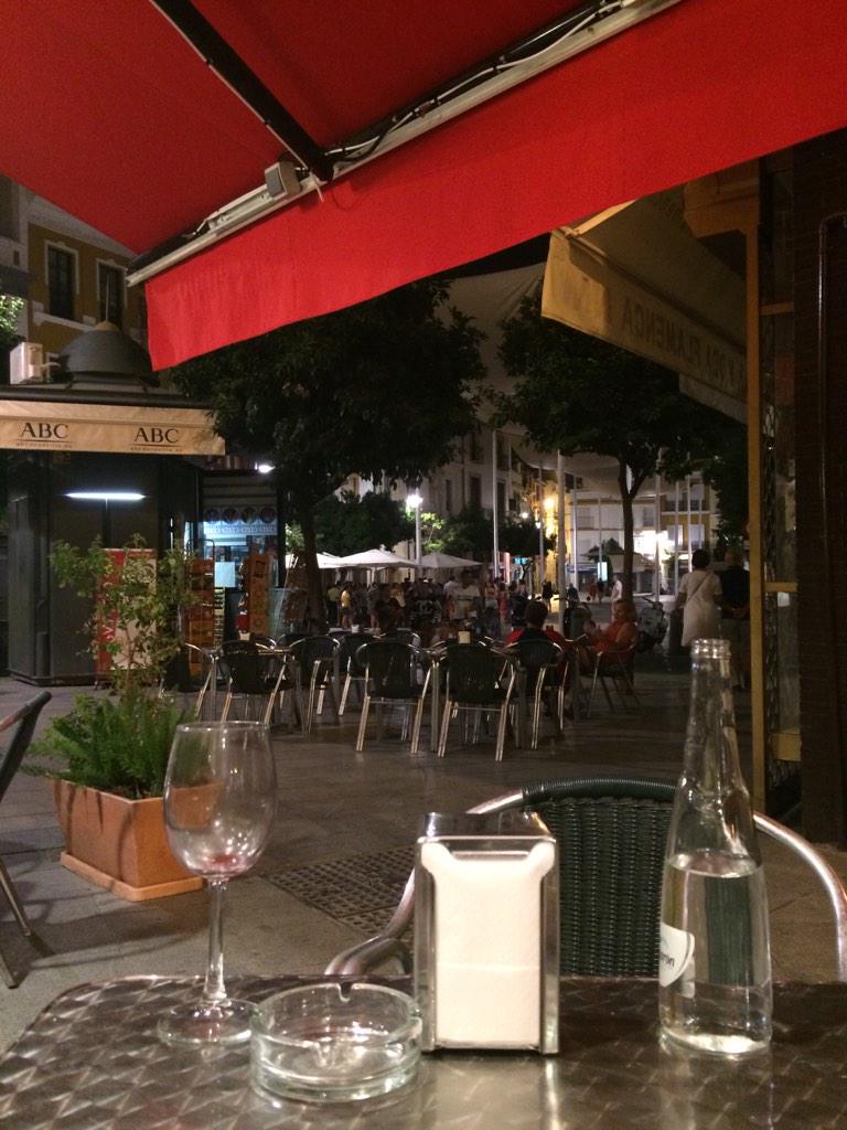 ErnabelD's tweet image. Late night dining in Sevilla #cafeuniversal #plazadelsalvador