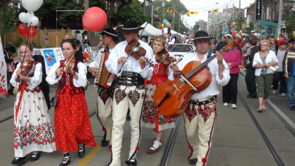 Roncesvalles Polish Festival 2015 roncesvallesvillage.ca/2015/roncesval…