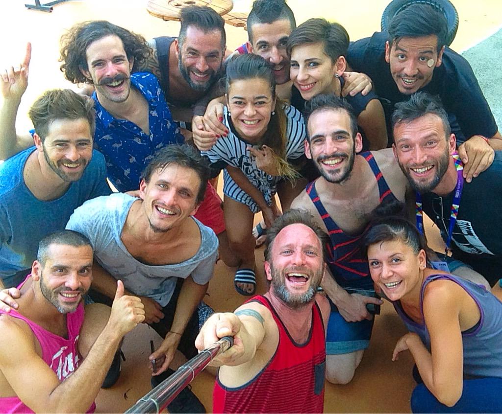 seablin's tweet photo. Primera funcione in milano !!!! #elchoqueurbano #ExpoMilano2015 http://t.co/CcWd9khDU2