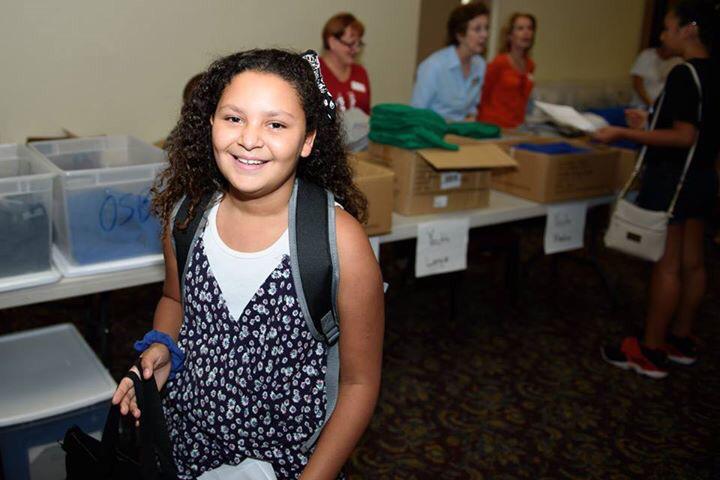 ALPHX's tweet photo. Great partnership with @PhoenixRotary10 getting kids ready for back-to-school at @EmpowerCP http://t.co/vJ03DBeDue