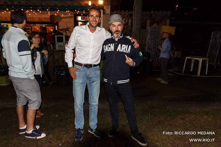 ComuneBagnaria's tweet photo. Bellissima serata a #Bagnaria con @_iRIO @MariachiHotel #oltrepópavese #proloco #eventi2015 #summer2015 http://t.co/U2hgxZ0Npk