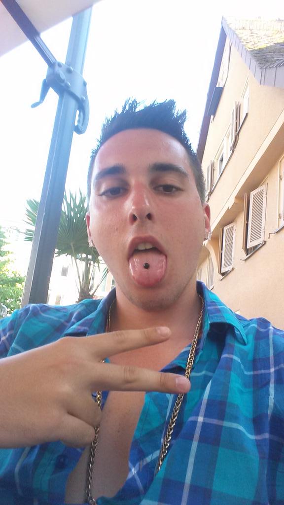 AxelStyle69_usa's tweet photo. Parecido no quiere decir que sea lo mismo http://t.co/0AEY4XoYBN