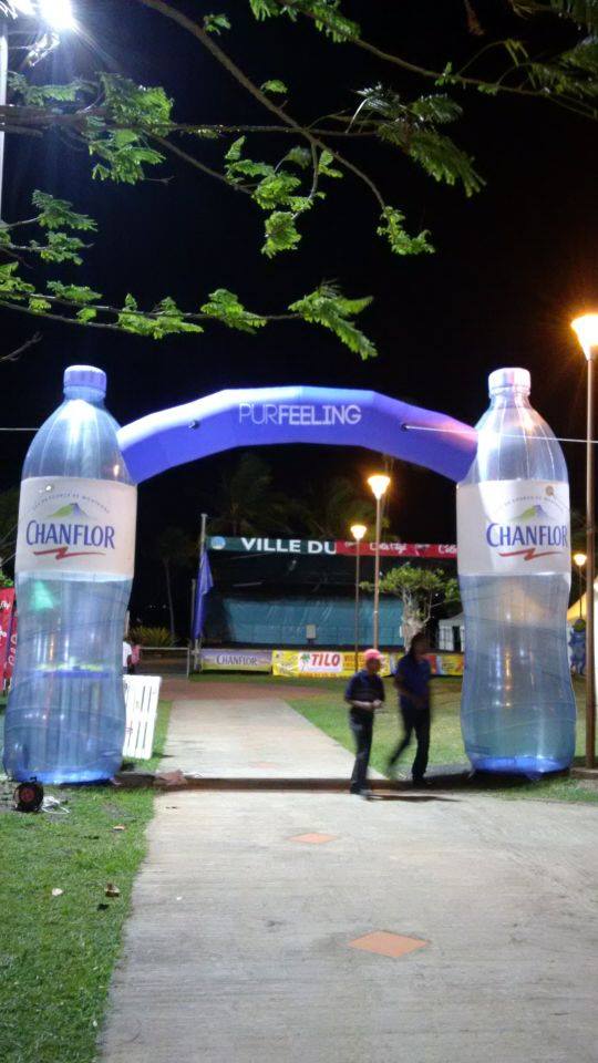ABSsarl's tweet photo. Mise en place de l'arche #Chanflor pour l'arrivée du Tour des Yoles #TDY2015 
#Martinique 
#impression
#numerique http://t.co/Rh9cLyKeNd