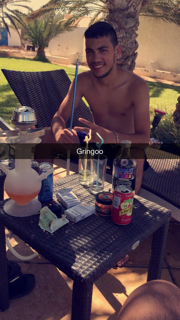 Gringoo93's tweet photo. La vie de reve conio #TeamDjerba sur du @DjadjaDinaz http://t.co/EpCcv2Do60