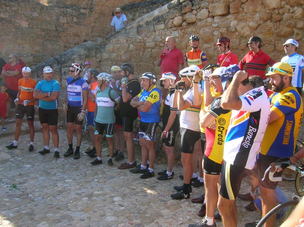 antoniomolly's tweet photo. Ayer en #laMonreal de #Ariza buen día #Ciclismo #clásico con los amigos del Circuito @Retroiberica @BiciclasicasLEO http://t.co/kOdRNKEa1D