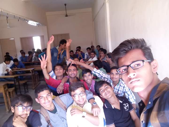 rutvik_suthar's tweet image. Me &amp;amp; My Friends