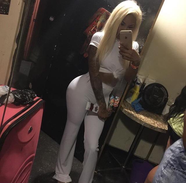 PrettyTheModel's tweet image. About to blow down 💨 #StonerLife