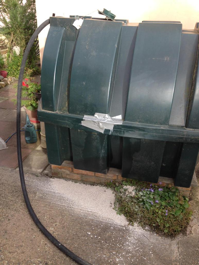 oiltankchange's tweet photo. Another emergency pump out http://t.co/QOVJOrRqnc