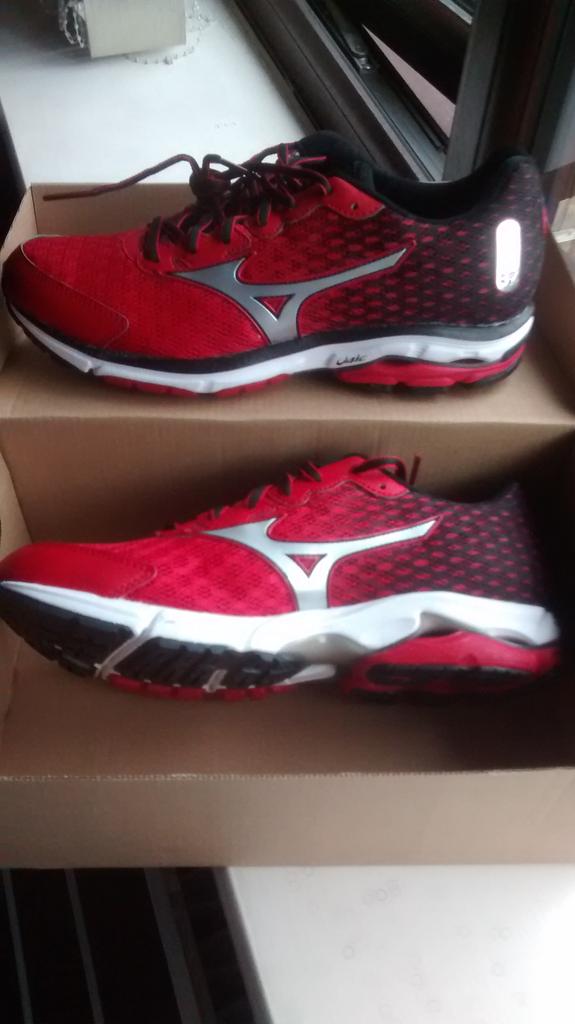 NathanAndPete's tweet photo. Just collected Nathan's new trainers, courtesy of our sponsor @SytnerAudi #NottinghamAudi -P- http://t.co/La15PHchso
