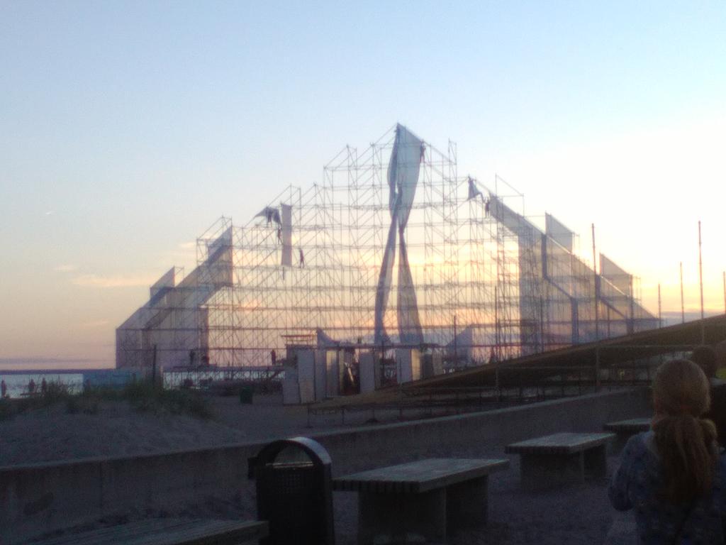 LoveCloudGT's tweet photo. OMG this is weekend  stage in estonia (pärnu) ;)  its not ready lol xD http://t.co/OAmEEDSq5X