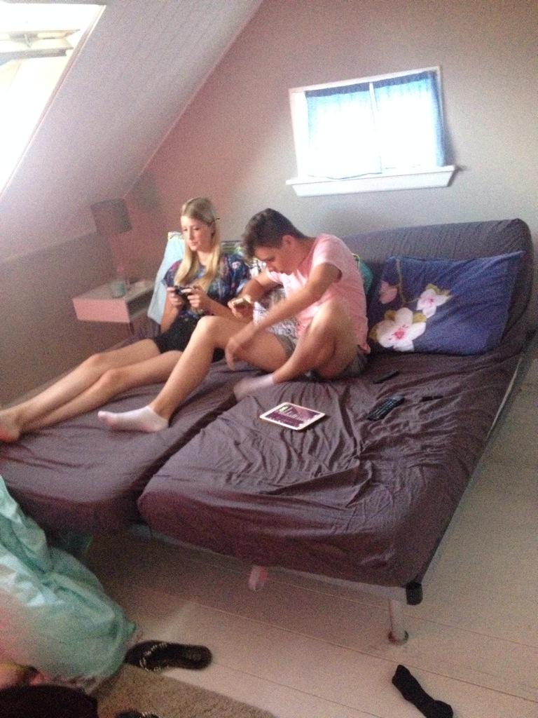 MAXIMEESKESxx's tweet photo. met nina en willem de aap 🐒 http://t.co/7KGZ2N7fbC