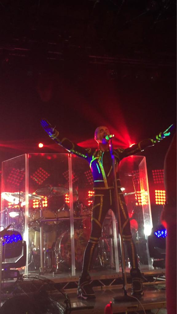 Chiara_Alh's tweet photo. Necesito volver a verlos el 25 😍❤️ #tokiohotel http://t.co/5fyEJH1ZAr