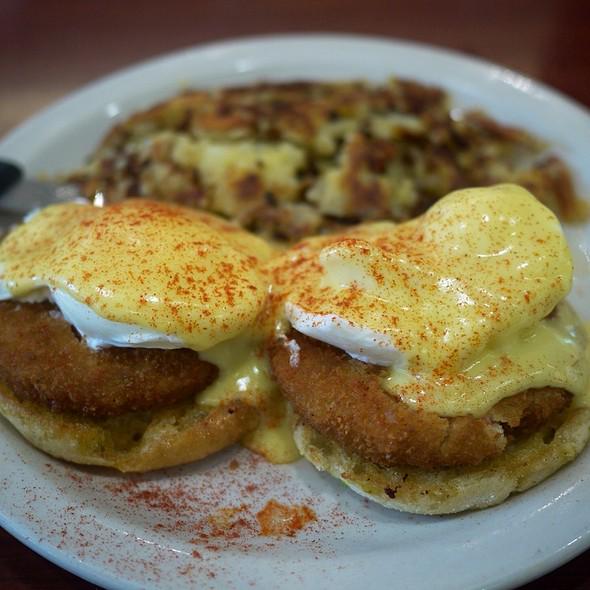 svrw's tweet photo. There is one word to describe Bill's Cafe, BOMB. For more info: http://t.co/fdZXOw1ajM #svrw #food #eatsleeprepeat http://t.co/7qE6wiNo3z