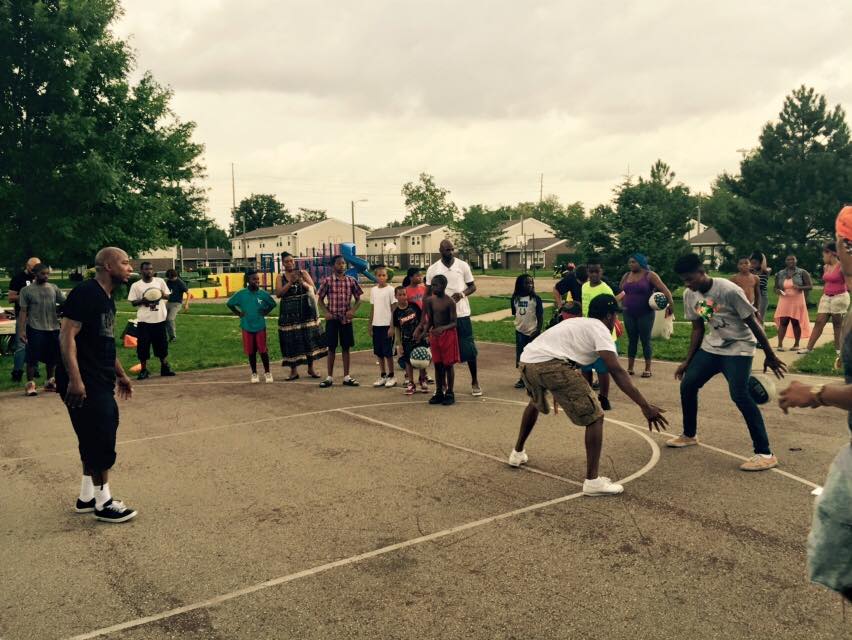 CoachBrandonC's tweet photo. Reggie Wayne visited Beechwood Community to play hoops! We had to hook them up with the NAVY & WHITE #ButlerBall http://t.co/5nZggQu4UF