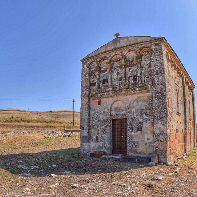 igers_sassari's tweet photo. Situata pochi km fuori dal piccolo centro abitato di #semestene ecco la bellissima chiesa campestre di San Nicola d… http://t.co/hCUp5Se46o