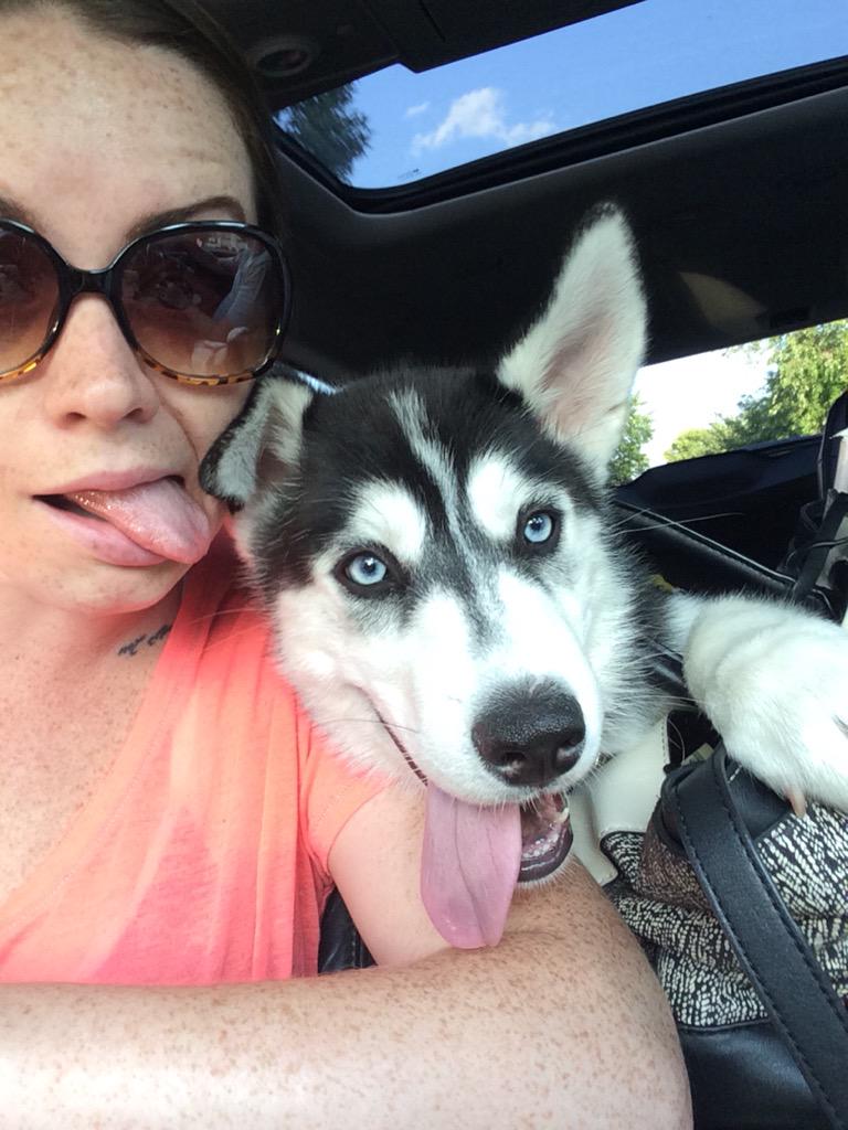 LarBearry's tweet photo. mom and brother Carl #dogsoftwitter 😋 http://t.co/Q2AZcuHht7