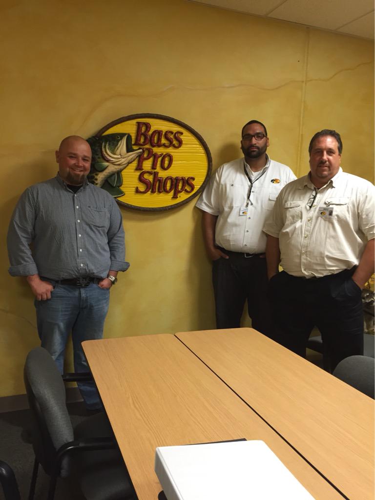 clemjun's tweet image. Another day at the office !! #hooksetNH#basspro