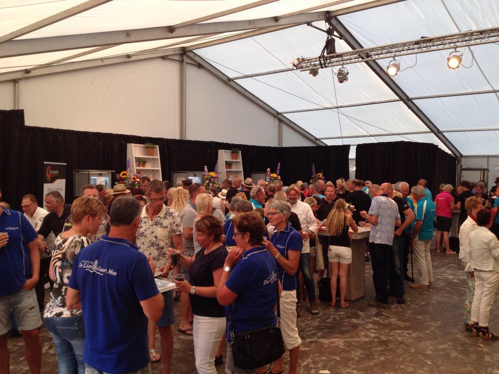 ToussaintHoreca's tweet photo. Wat een afsluiting gister, super gezellig feest. Het was ons weer een genoegen @VarendCorso . Tot volgend jaar!! http://t.co/KyUnIl6slp