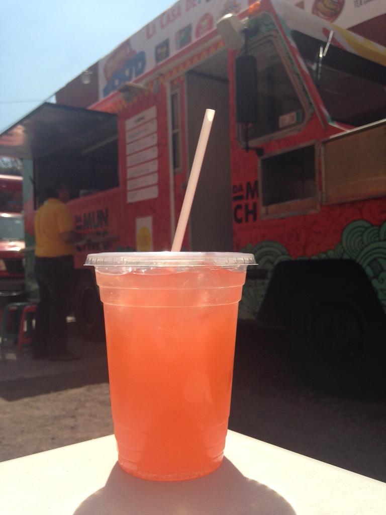 Que calor! Se antoja un vaso de #PinkLemonade
#TengoDaMunchies  hoy en <a href="/FtArboledas/">Zona FT Arboledas</a>