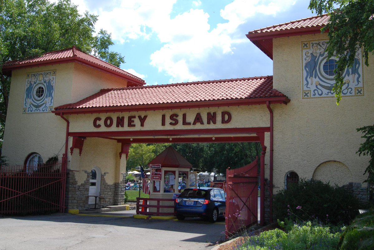 Xtek's tweet photo. @Xtek  held it's annual company picnic @ConeyIslandPark and #sunlitepool. 
#greatcompanies #familyfun http://t.co/UK0NQs5Wpk