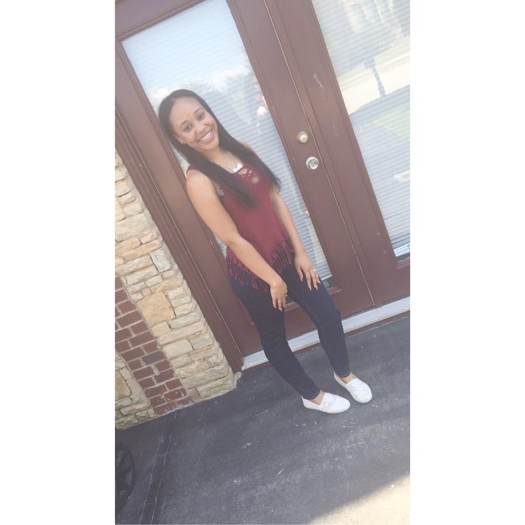 __vistosoXO's tweet photo. last first day of high school 😍 &amp; im out #171DaysLeft http://t.co/t0KTQcOmVL