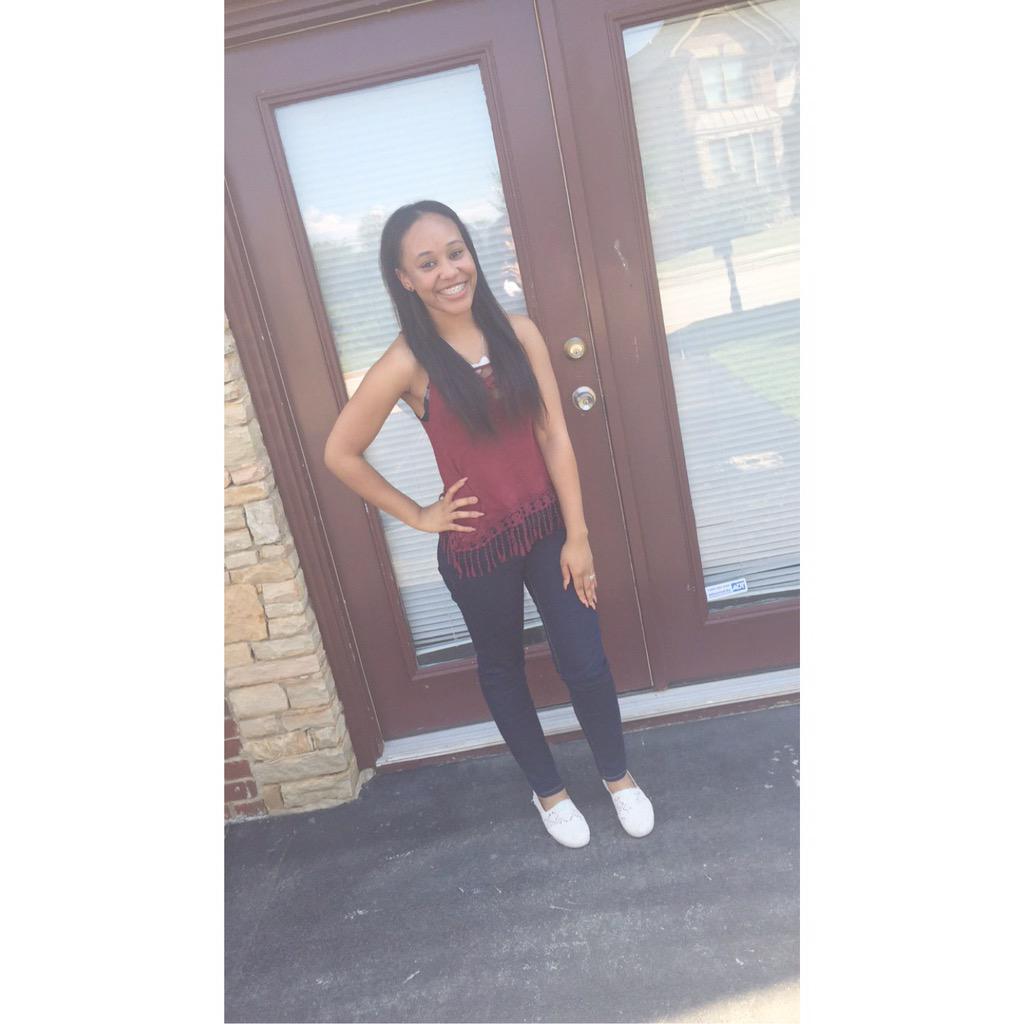 __vistosoXO's tweet photo. last first day of high school 😍 &amp; im out #171DaysLeft http://t.co/t0KTQcOmVL