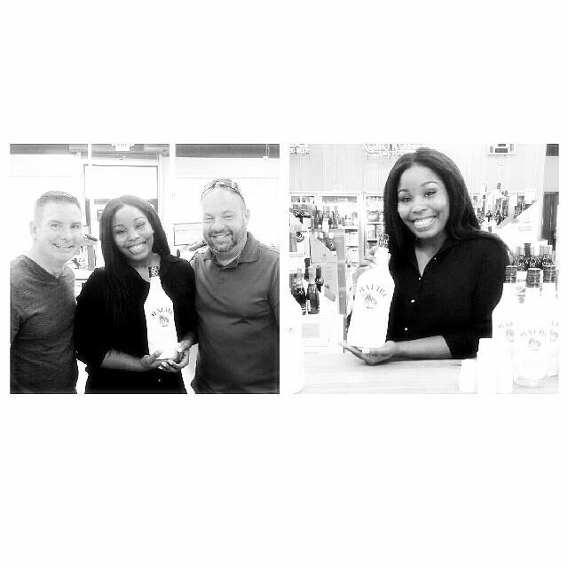 SapidityXM's tweet image. Got to see two of our favorite people during a #MalibuRum event! Cheers! 😊 🍹