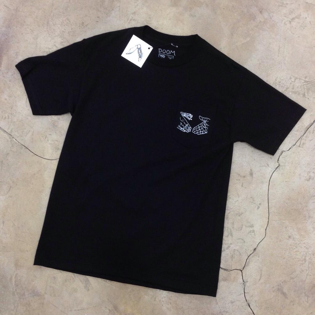 Navajatv's tweet image. Snake Shake Pocket Tee de @doomsayersclub disponible ahora en #CasaNavaja #SnakeShake #doomsayers