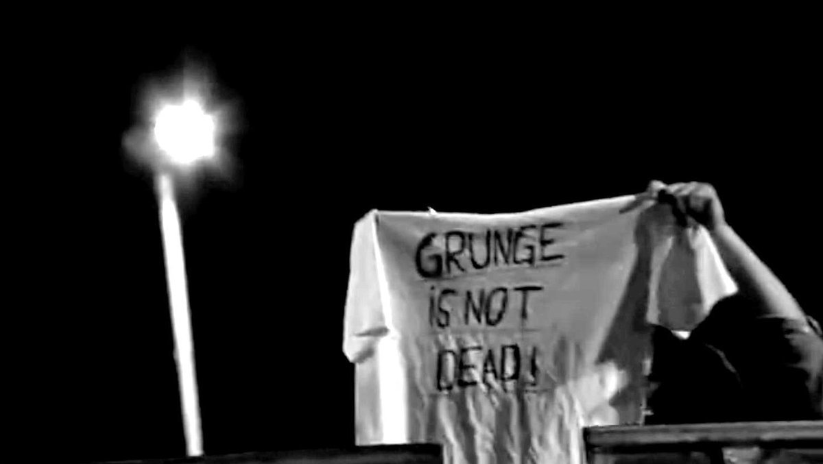 August 3, 1991: Chris Cornell jumps on stage for a Temple of the Dog reunion at Pearl Jam's ALIVE video shoot #Grunge