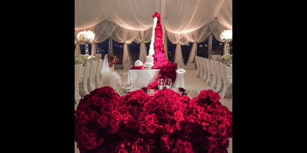 A wedding cake that makes a big impression! Cake by Royal Cakes &amp; Desigs
on.fb.me/1OLHQth