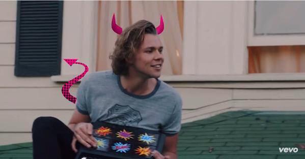 invisabIemgc's tweet photo. Before and after watching the video 
#SHESKINDAHOTMUSICVIDEO http://t.co/raMIqGuHwG