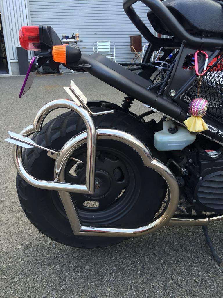 ズーマー 
LEDヘッドライトはサンプルを装着！
ワンオフ 幸せのハート♡マフラー