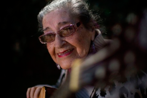 uchile's tweet photo. Falleció la maestra Margot Loyola, folclorista y académica UChile. Aquí resumimos su legado
http://t.co/0PIgeyLP68 http://t.co/SOoeNZsn34